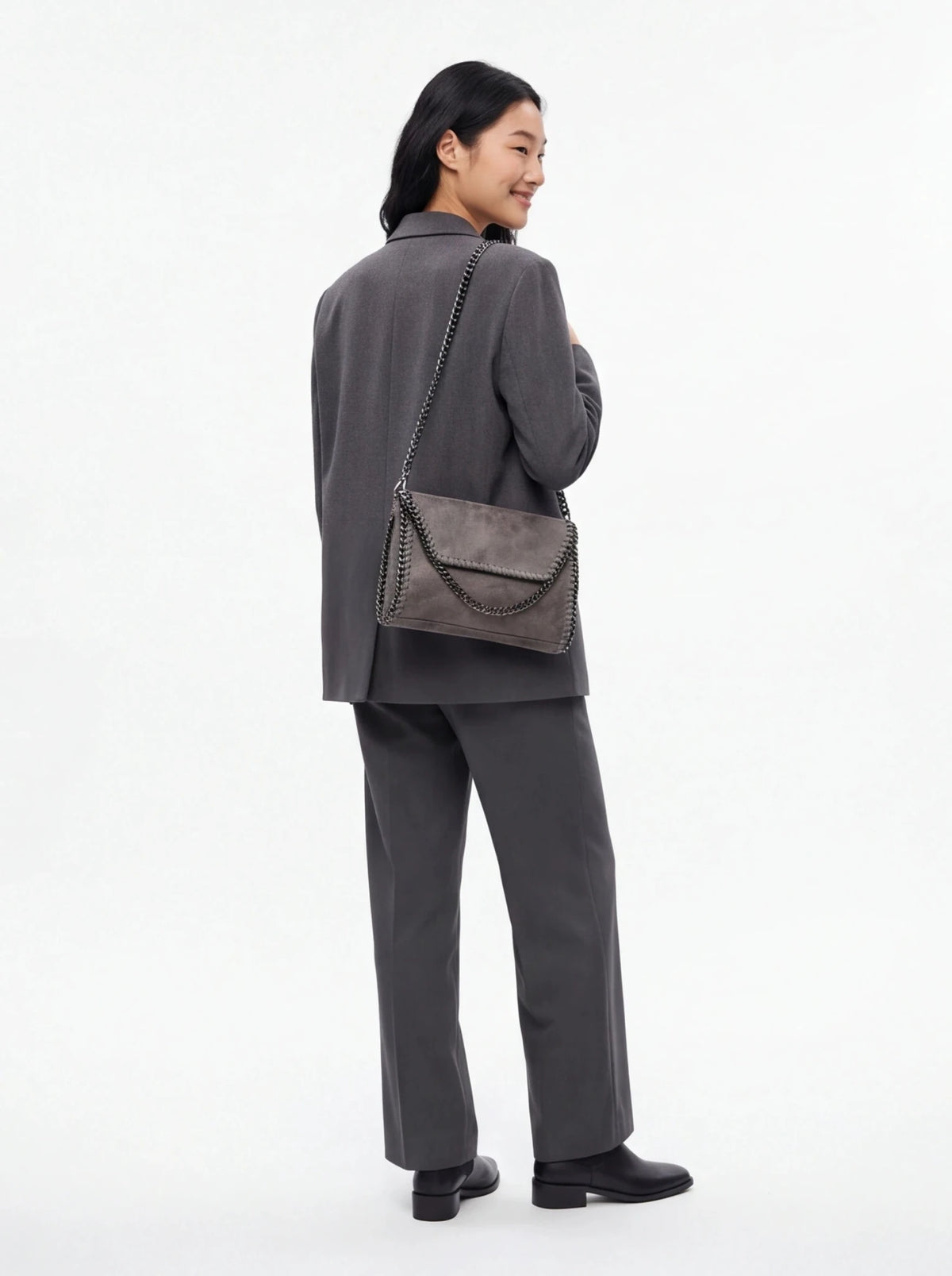 Bolso Gris con Cadena - La Flamencona Accesorios