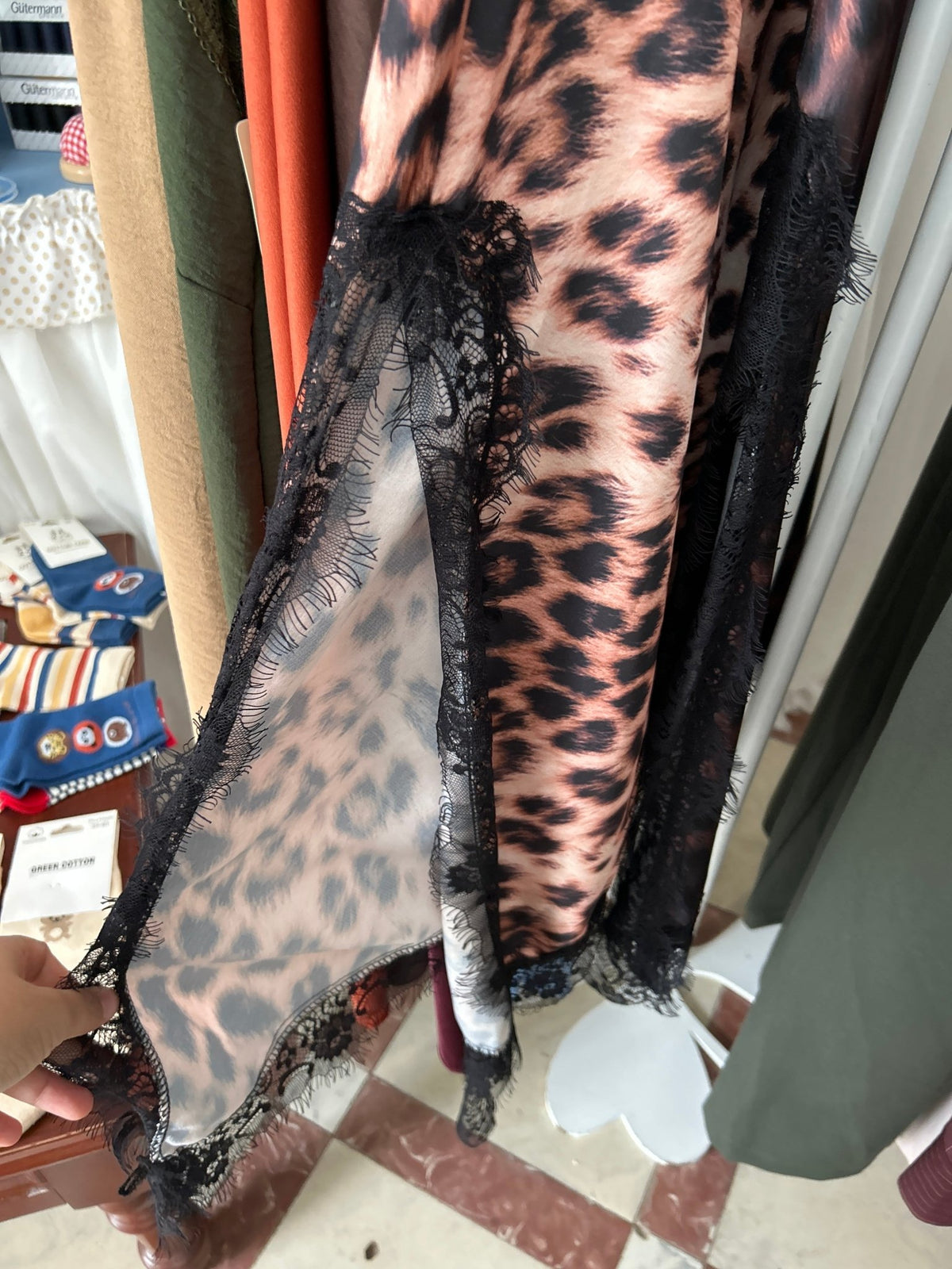 Falda Asimétrica Animal Print: Estilo Único y Sofisticado - La Flamencona Accesorios