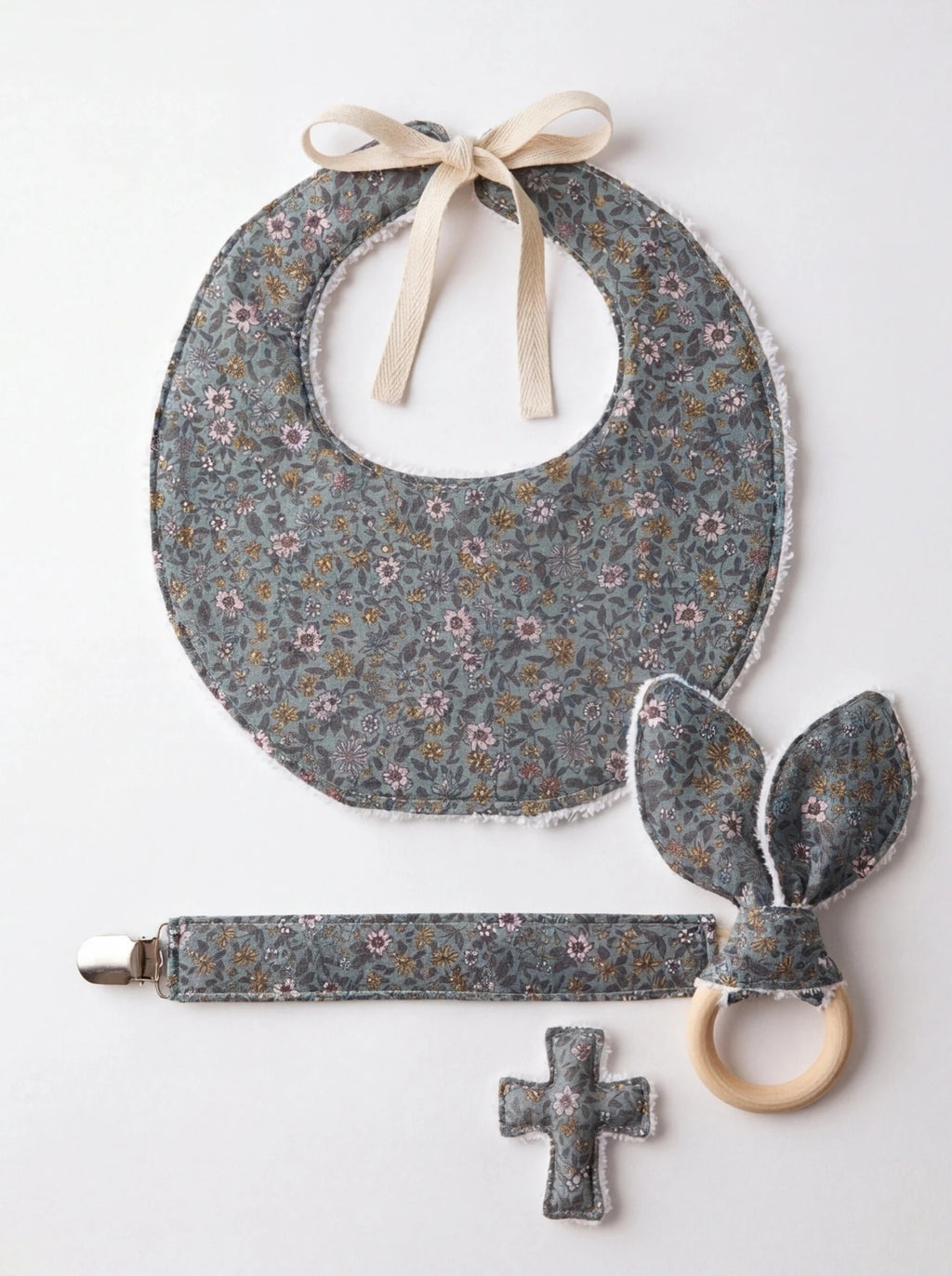 Pack babero chupetero cruz - La Flamencona Accesorios