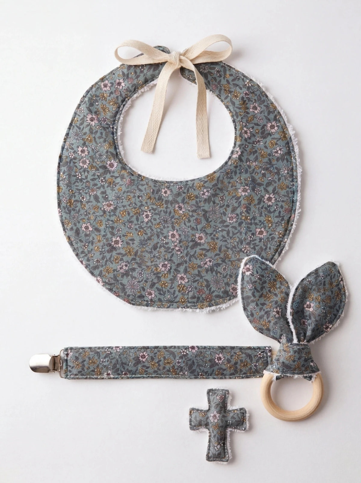 Pack babero chupetero cruz - La Flamencona Accesorios