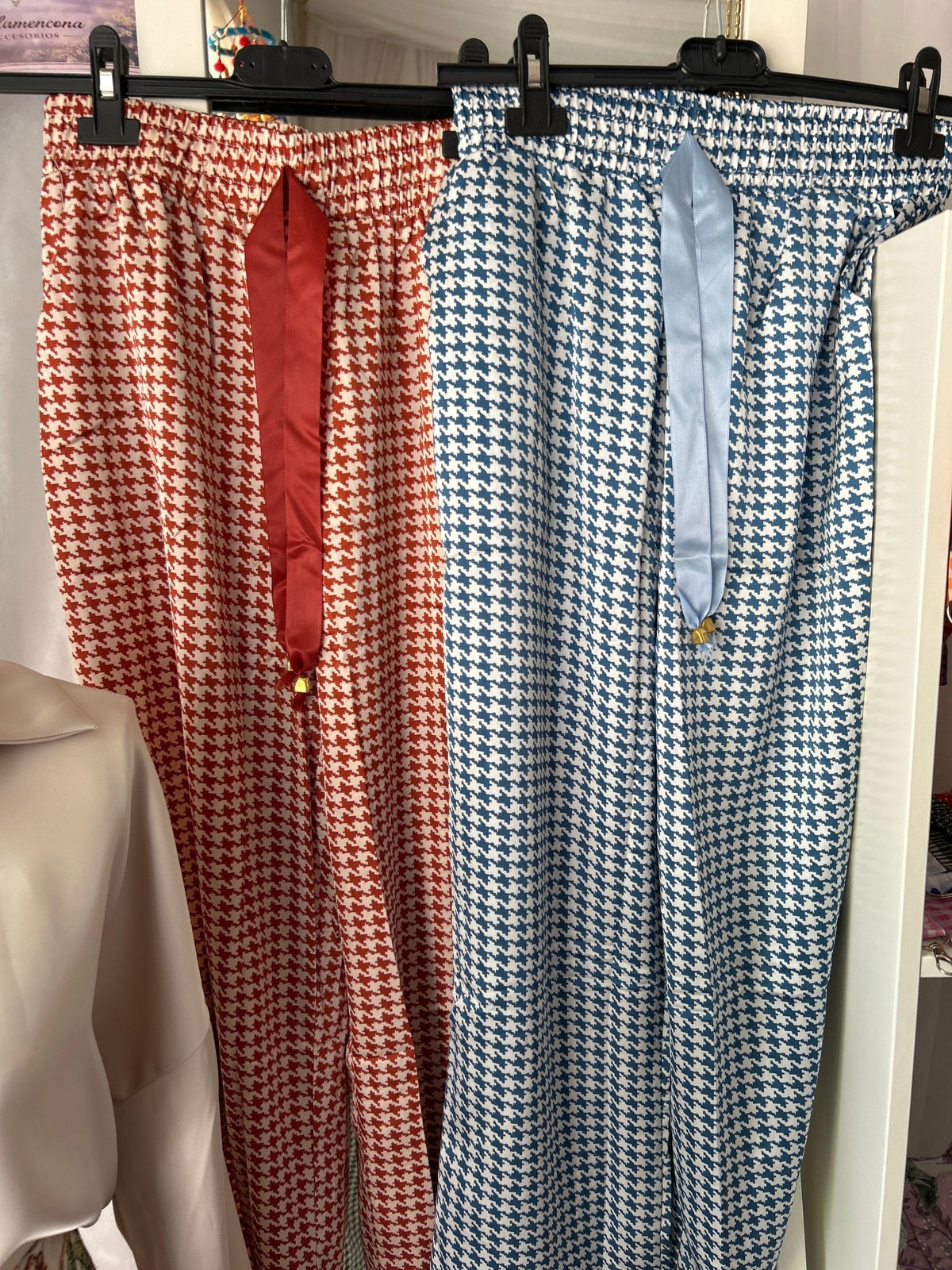 Pantalón Satinado Pata de Gallo Elegante y Confortable - La Flamencona Accesorios