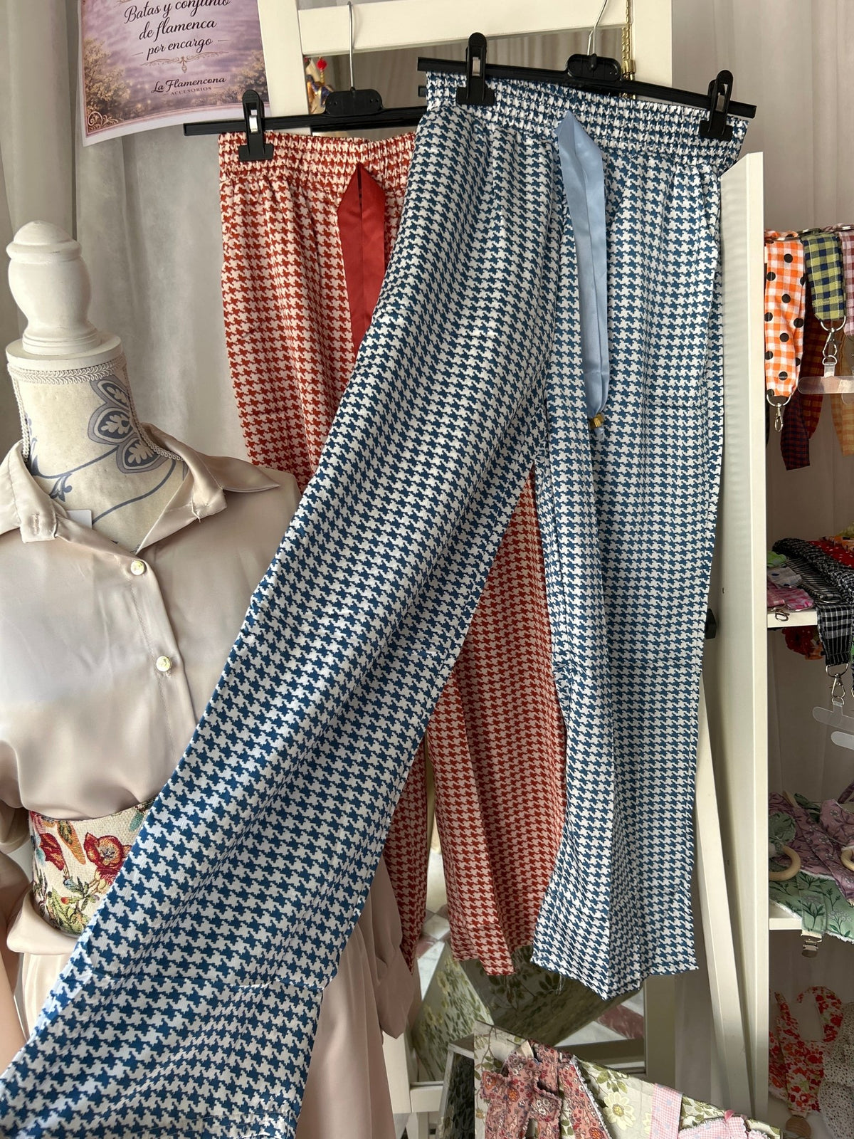 Pantalón Satinado Pata de Gallo Elegante y Confortable - La Flamencona Accesorios